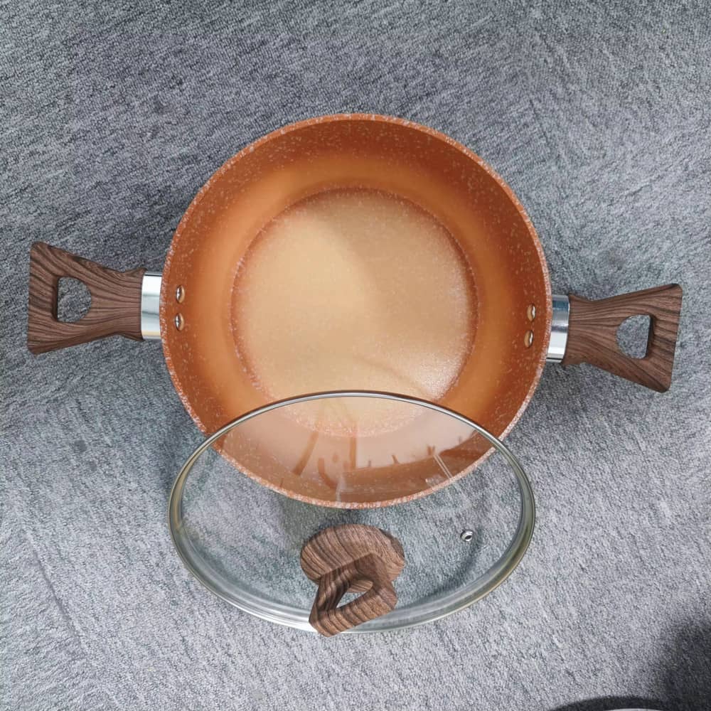 Ionduchtú neamh-tocsaineach bun nonstick bás réitigh pota cócaireachta casserole stocpot le teagmháil bog